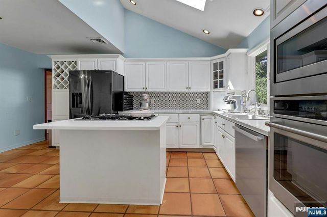 348 Highwood Avenue, Glen Rock, NJ 07452