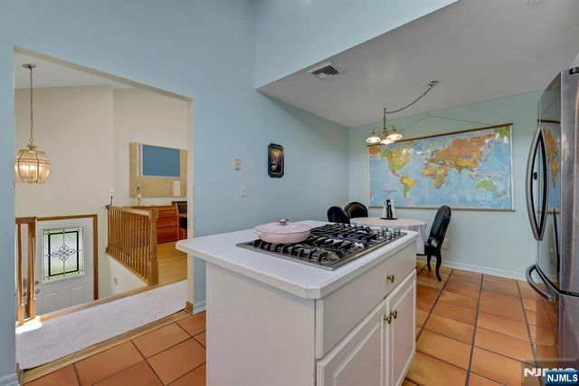 348 Highwood Avenue, Glen Rock, NJ 07452