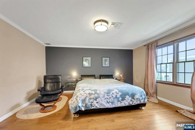 348 Highwood Avenue, Glen Rock, NJ 07452