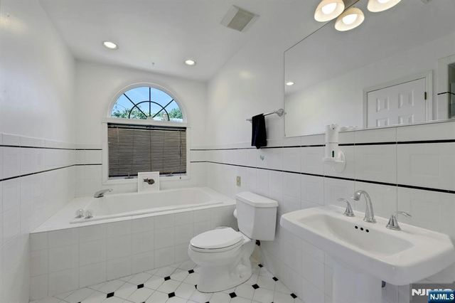 348 Highwood Avenue, Glen Rock, NJ 07452