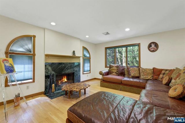 348 Highwood Avenue, Glen Rock, NJ 07452