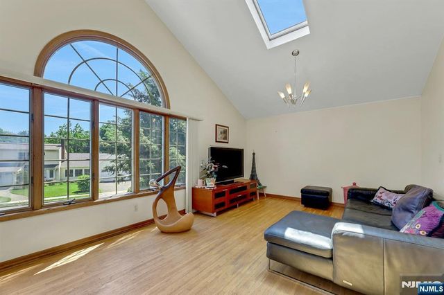 348 Highwood Avenue, Glen Rock, NJ 07452