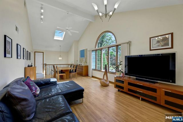 348 Highwood Avenue, Glen Rock, NJ 07452