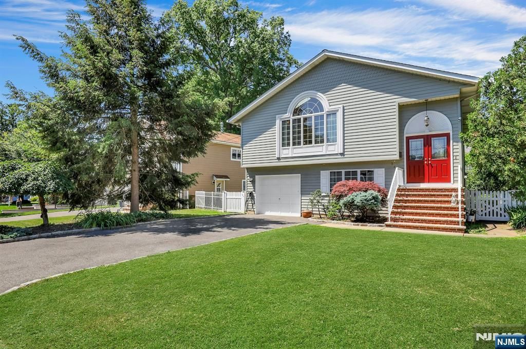 348 Highwood Avenue, Glen Rock, NJ 07452