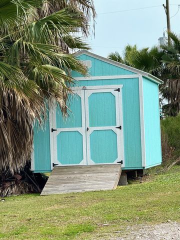 108 N Mae Circle, Crystal Beach, TX 77650