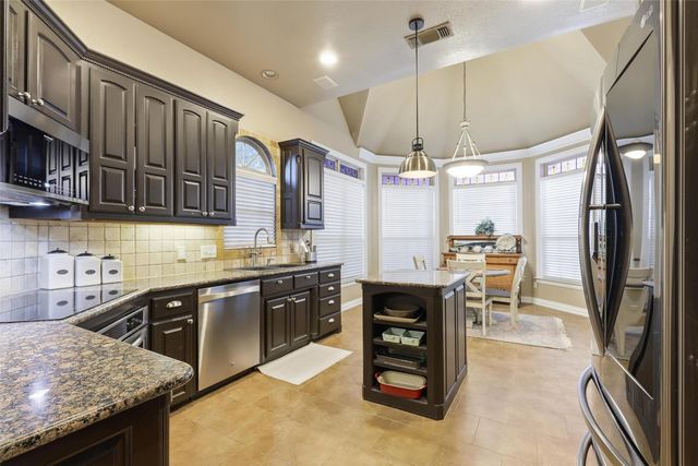 3724 Cove Timber Avenue, Granbury, TX 76049