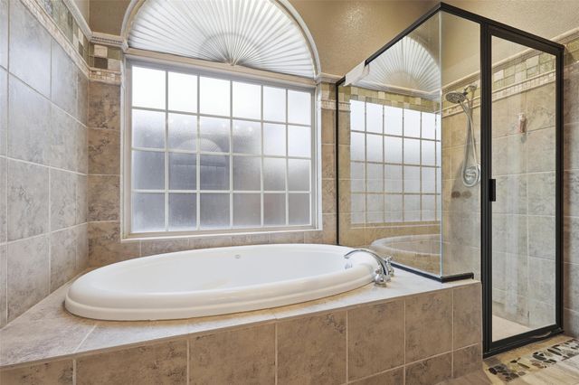 3724 Cove Timber Avenue, Granbury, TX 76049