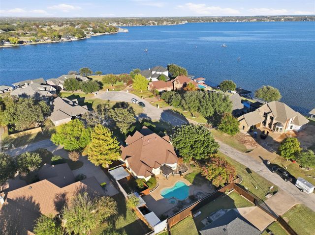 3724 Cove Timber Avenue, Granbury, TX 76049