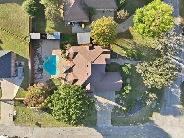 3724 Cove Timber Avenue, Granbury, TX 76049