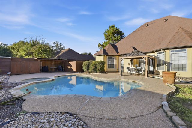 3724 Cove Timber Avenue, Granbury, TX 76049