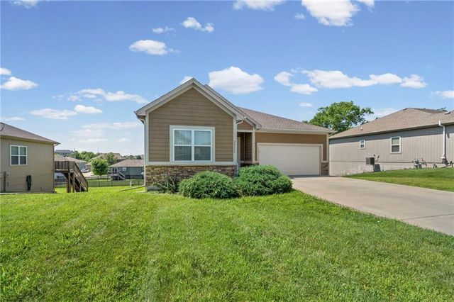 26165 W 141st Court, Olathe, KS 66061