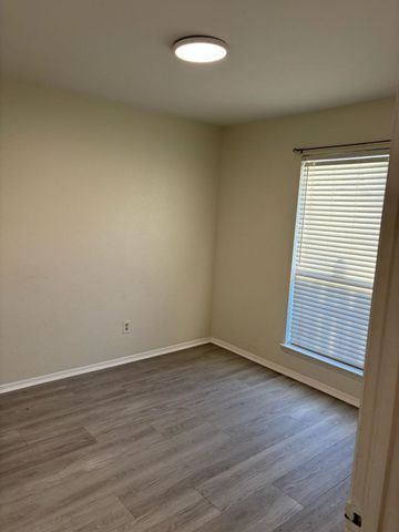 2100 Valleywood Drive, Arlington, TX 76013