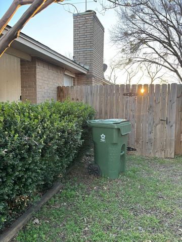 2100 Valleywood Drive, Arlington, TX 76013