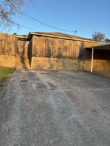 2100 Valleywood Drive, Arlington, TX 76013