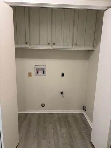 2100 Valleywood Drive, Arlington, TX 76013
