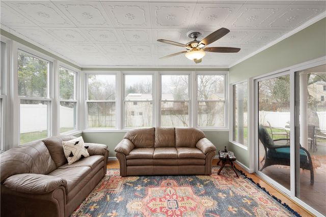 145 Pilgrim Dr, Leet Twp, PA 15143