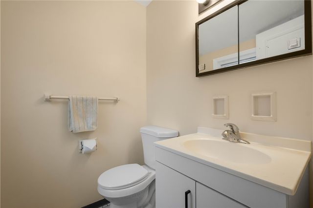 145 Pilgrim Dr, Leet Twp, PA 15143