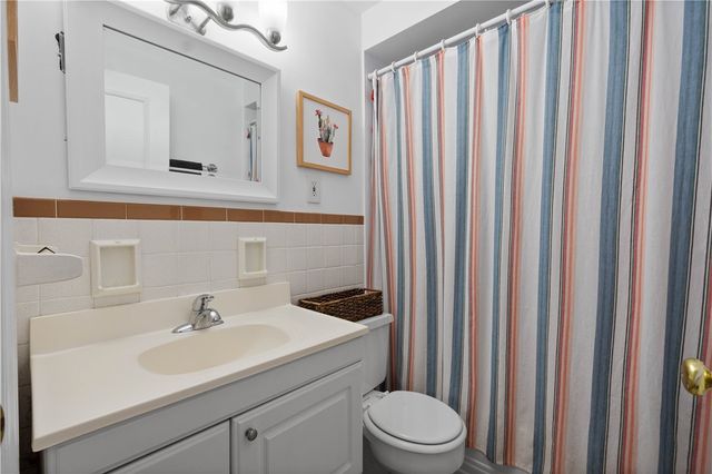 145 Pilgrim Dr, Leet Twp, PA 15143