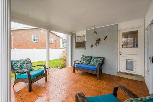 145 Pilgrim Dr, Leet Twp, PA 15143