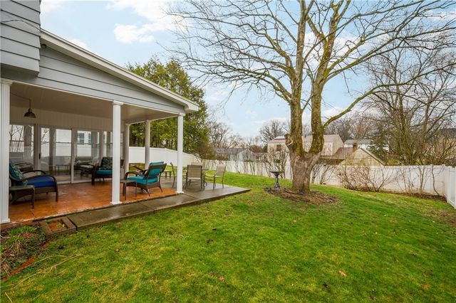 145 Pilgrim Dr, Leet Twp, PA 15143