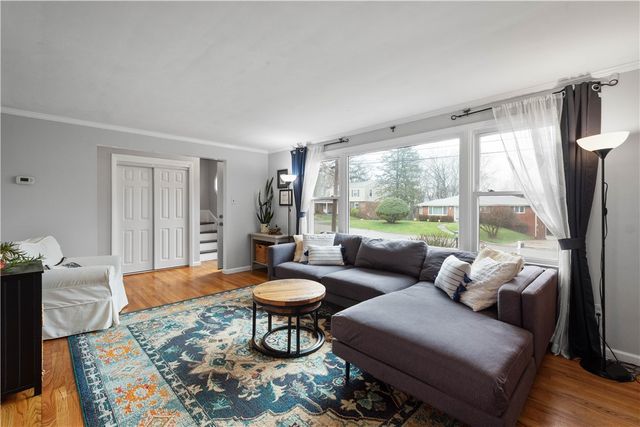 145 Pilgrim Dr, Leet Twp, PA 15143