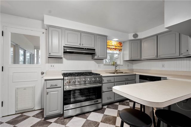 145 Pilgrim Dr, Leet Twp, PA 15143