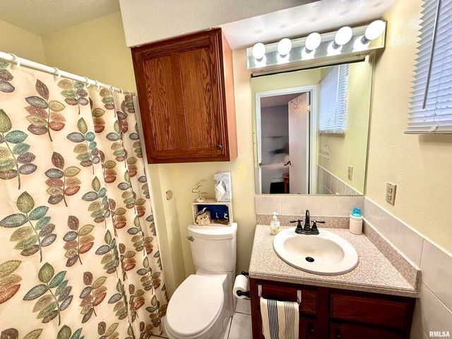 3721 35TH Street 4, Moline, IL 61265