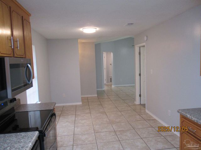 526 Greenberry Dr, Cantonment, FL 32533