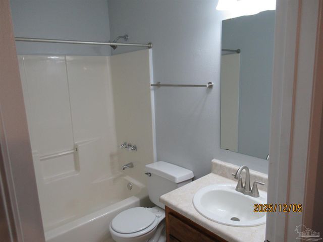 526 Greenberry Dr, Cantonment, FL 32533