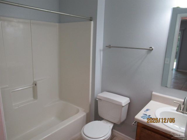 526 Greenberry Dr, Cantonment, FL 32533