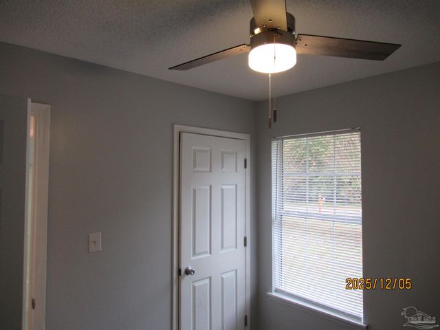 526 Greenberry Dr, Cantonment, FL 32533