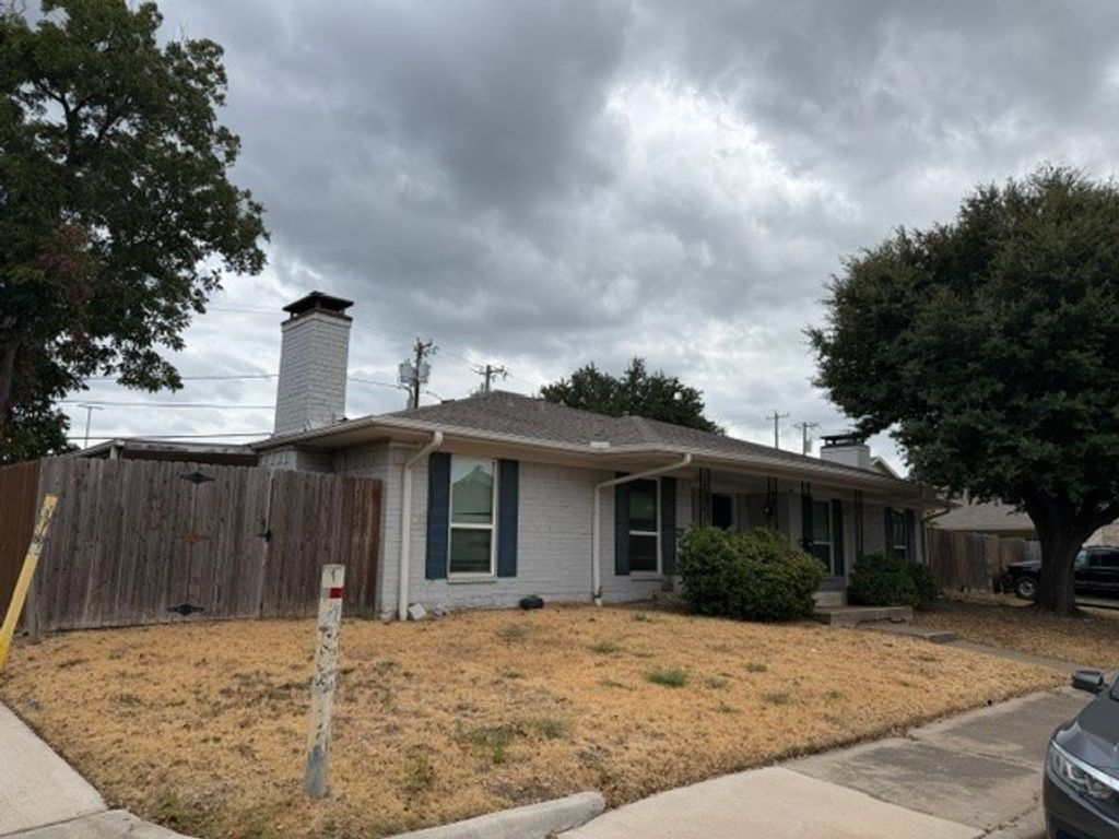 10040 Glenrio Lane, Dallas, TX 75229 — exterior