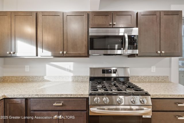 925 N Pine Street, Lansing, MI 48906