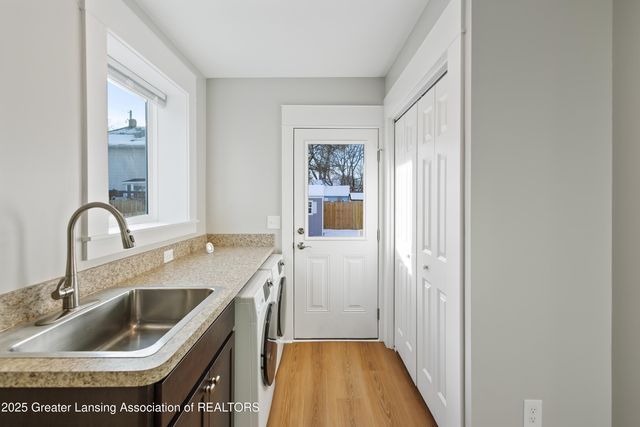 925 N Pine Street, Lansing, MI 48906