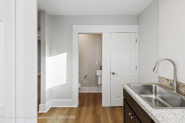 925 N Pine Street, Lansing, MI 48906