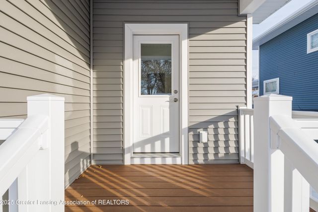 925 N Pine Street, Lansing, MI 48906