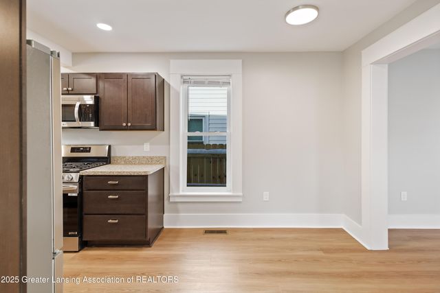 925 N Pine Street, Lansing, MI 48906