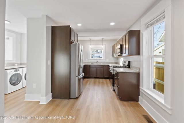 925 N Pine Street, Lansing, MI 48906