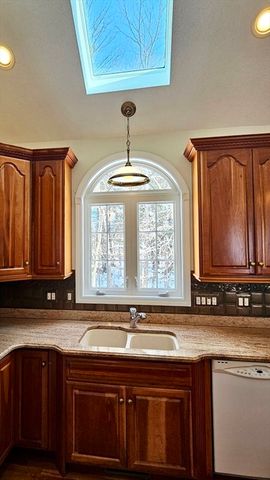 16 Arbor Dr 16, Dracut, MA 01826