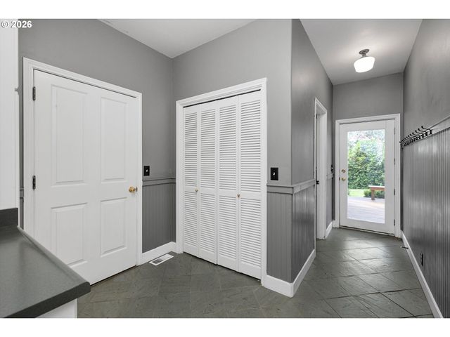 12247 S Casto Rd, Oregon City, OR 97045