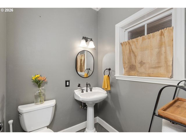 12247 S Casto Rd, Oregon City, OR 97045