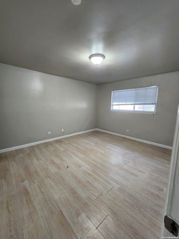 615 Vance Jackson Rd Apt 204, San Antonio, TX 78201