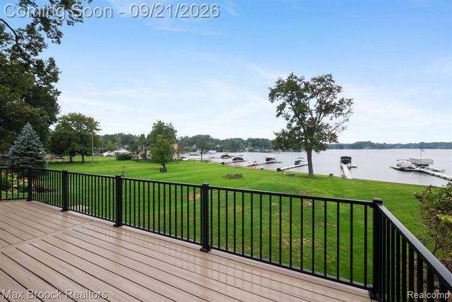 4151 Bluebird Drive, Commerce Twp, MI 48382