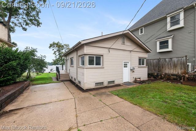4151 Bluebird Drive, Commerce Twp, MI 48382