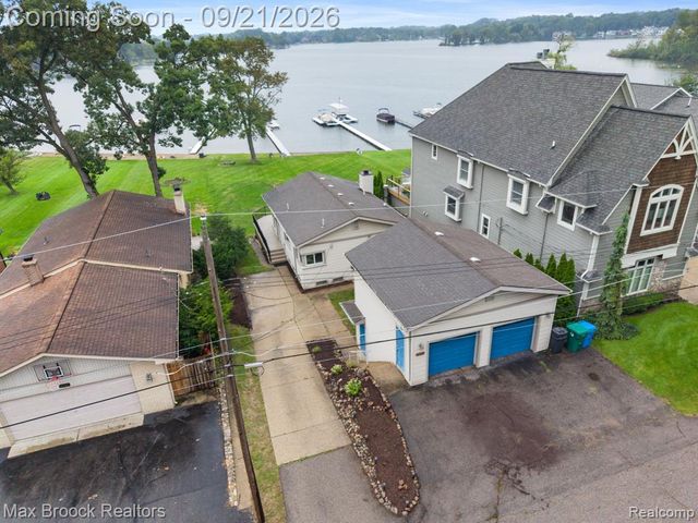 4151 Bluebird Drive, Commerce Twp, MI 48382