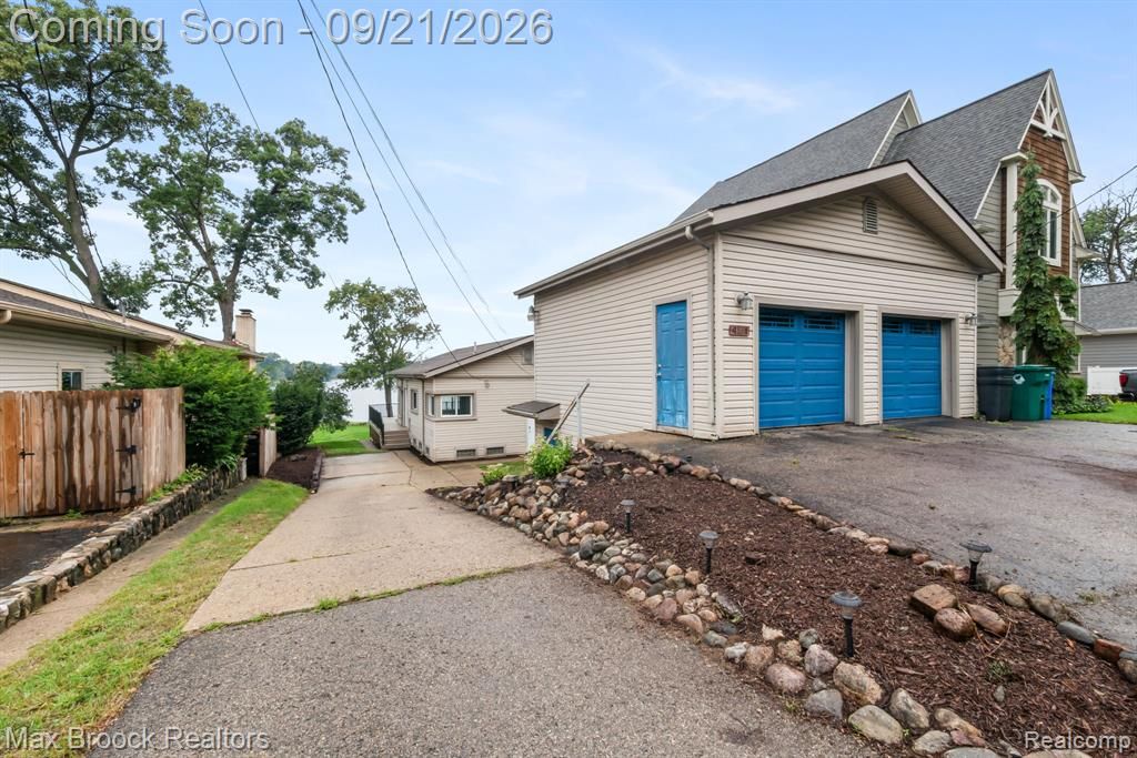 4151 Bluebird Drive, Commerce Twp, MI 48382