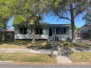 909 Zarsky Dr, Corpus Christi, TX 78412