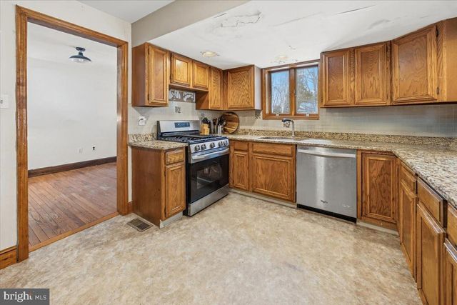 2414 CHURCH RD, Cinnaminson, NJ 08077