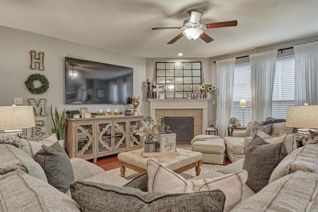 204 Forest Peak Way, Montgomery, TX 77316