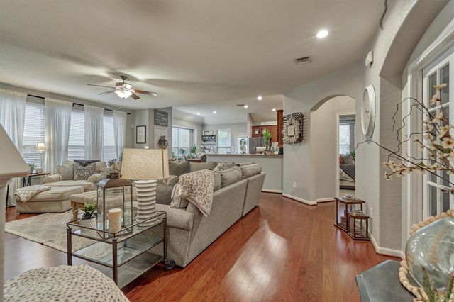 204 Forest Peak Way, Montgomery, TX 77316